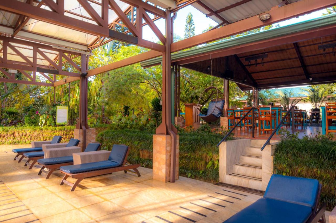 Avita Lodge Quesada  Экстерьер фото