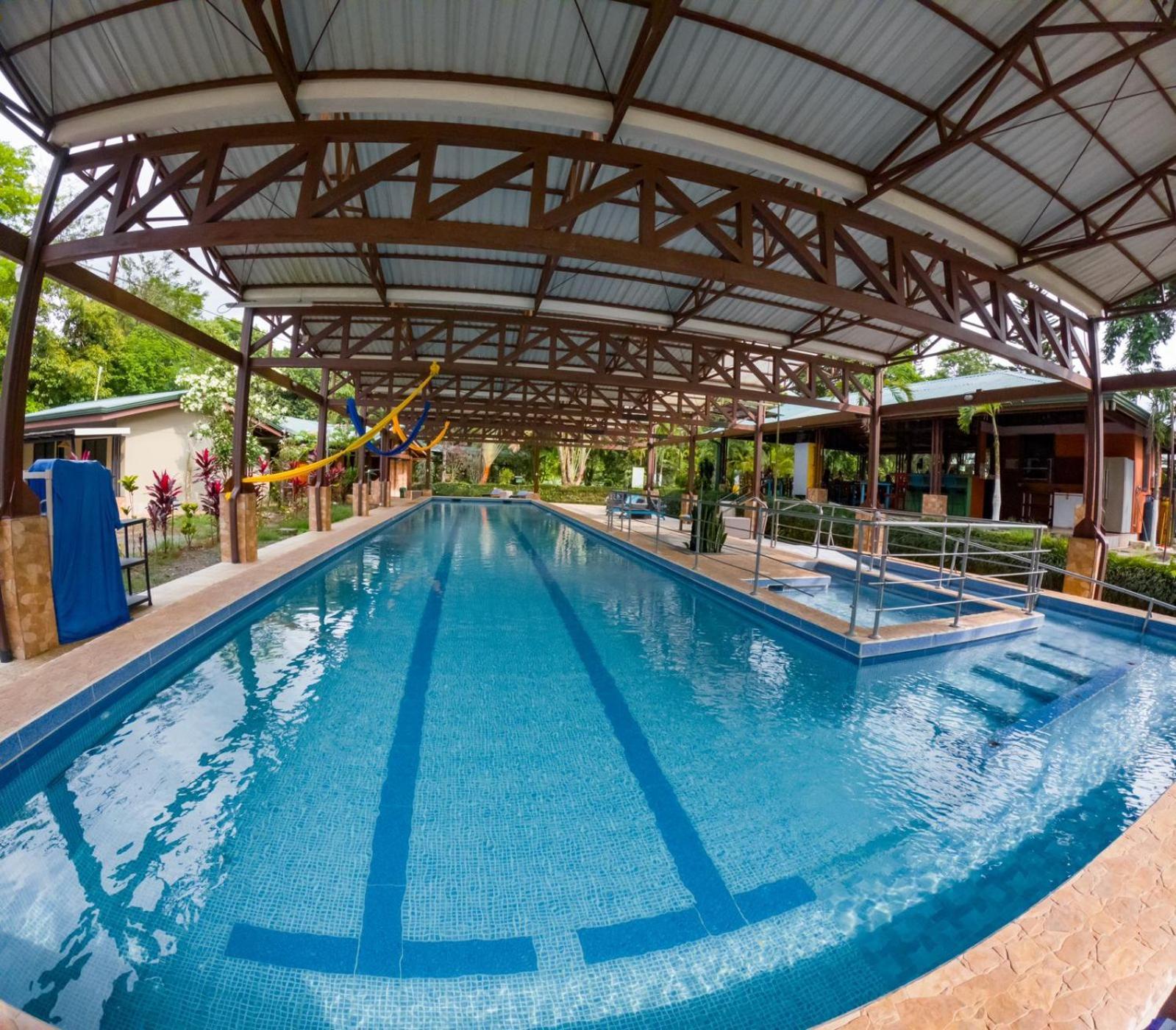 Avita Lodge Quesada  Экстерьер фото
