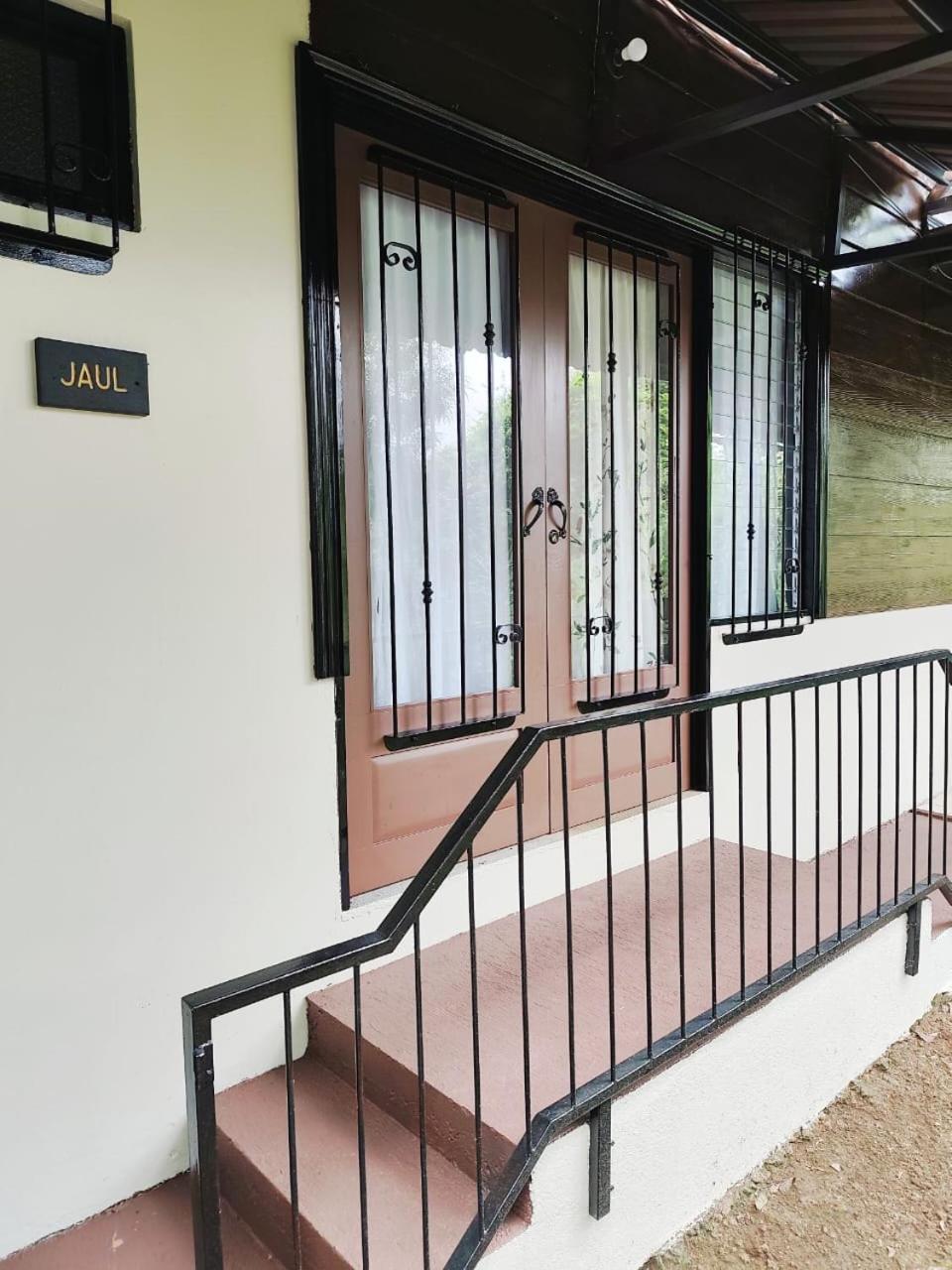 Avita Lodge Quesada  Экстерьер фото