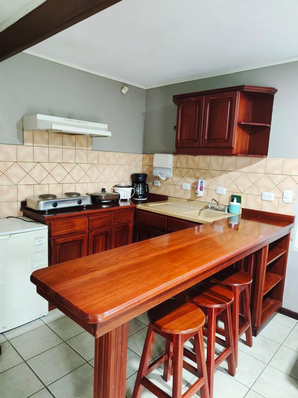 Avita Lodge Quesada  Экстерьер фото